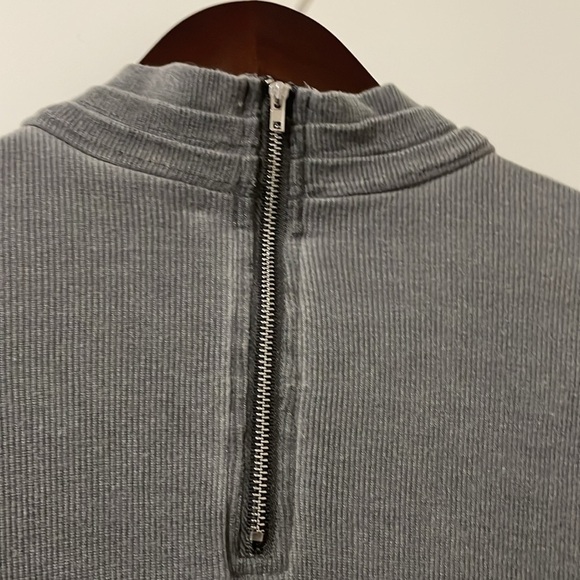 POL Charcoal Long Sleeve Textured Top Size S - Picture 7 of 7